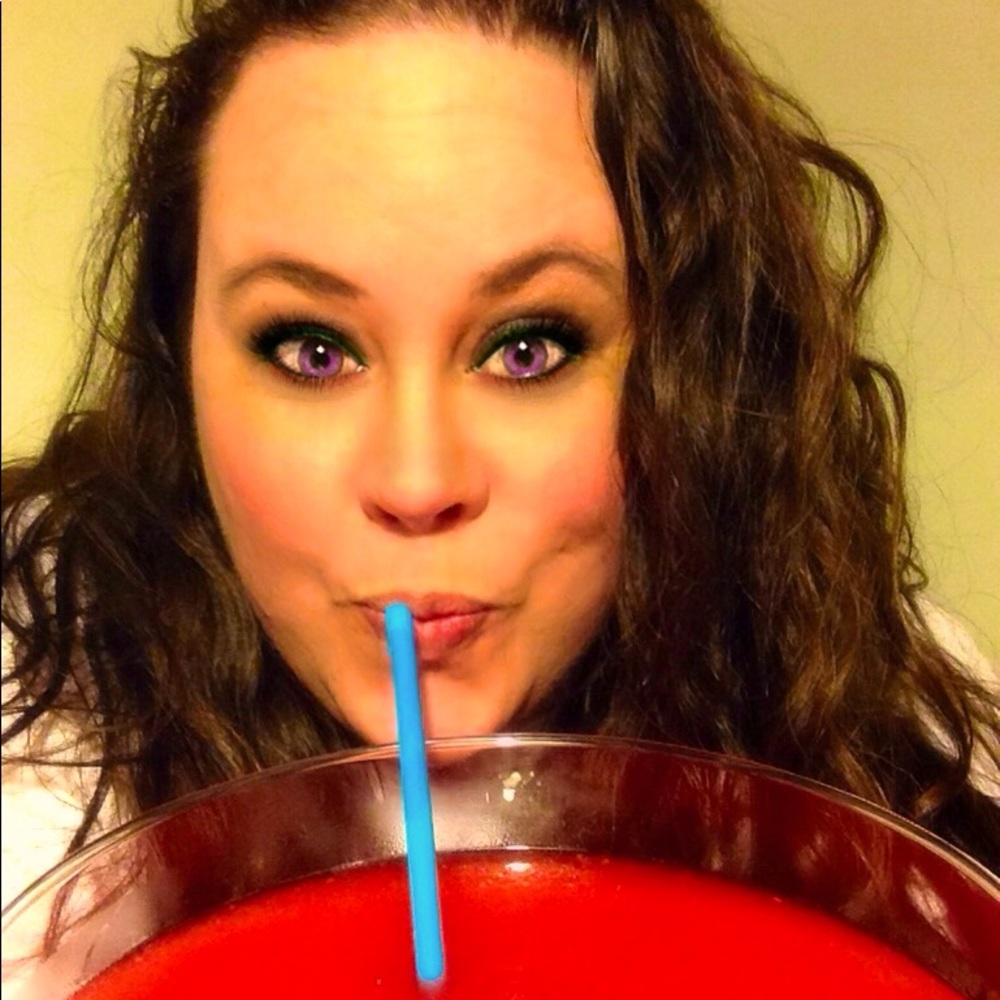 Meet your Posher, Suzanne
